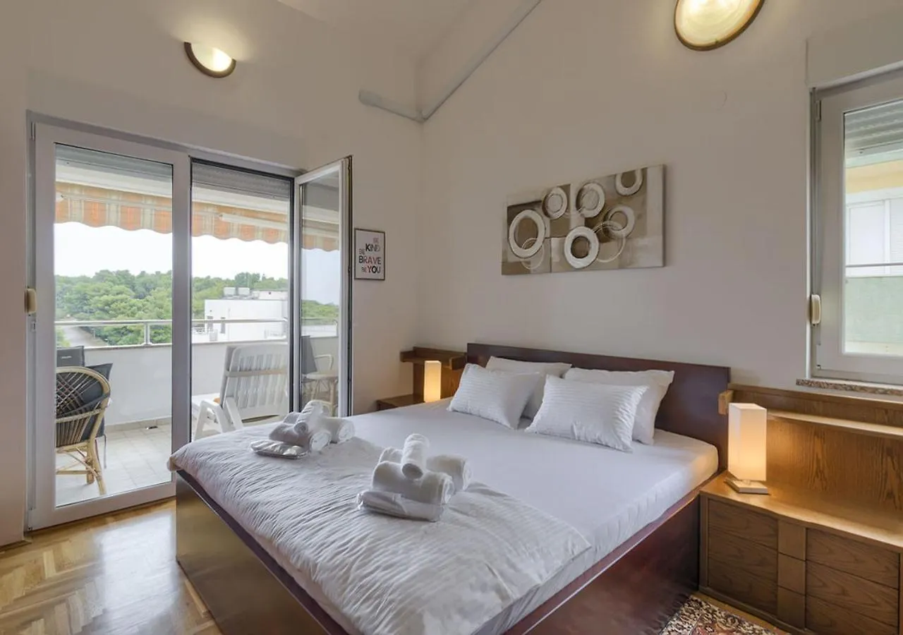 Apartment D. Bella Donna Premantura 0*,